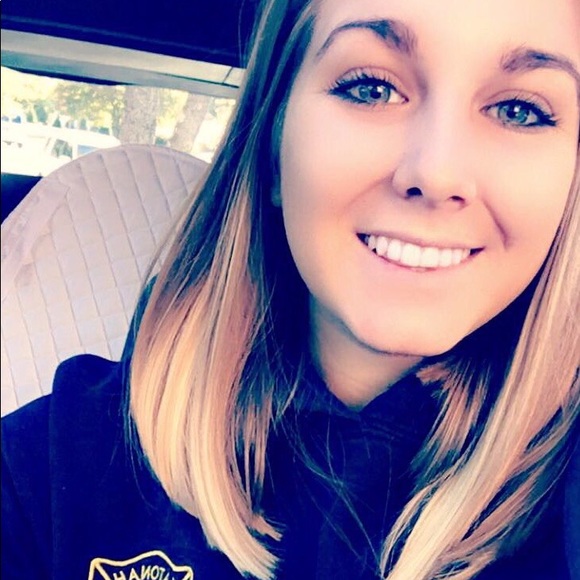 Meet your Posher, Sabrina - Picture 1 of 1